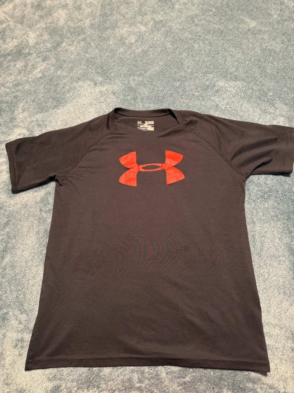 Under Armour Boy's Black Short Sleeve Athletic Tee with Red Logo Size XL